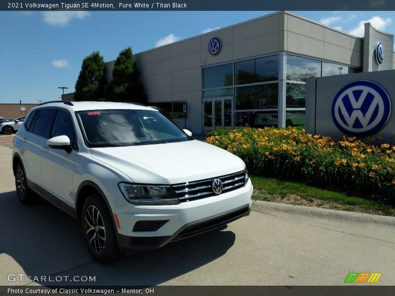 Pure White / Titan Black 2021 Volkswagen Tiguan SE 4Motion