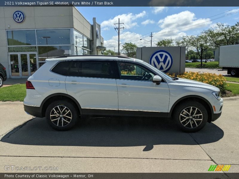 Pure White / Titan Black 2021 Volkswagen Tiguan SE 4Motion