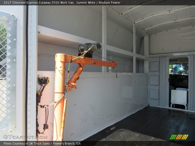 Summit White / Medium Pewter 2017 Chevrolet Express Cutaway 3500 Work Van