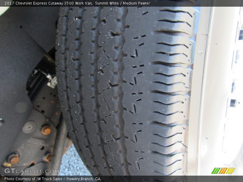 Summit White / Medium Pewter 2017 Chevrolet Express Cutaway 3500 Work Van