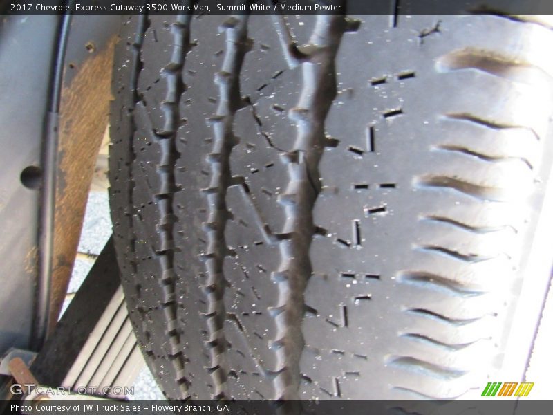 Summit White / Medium Pewter 2017 Chevrolet Express Cutaway 3500 Work Van