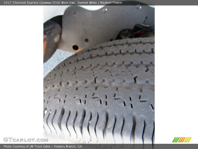 Summit White / Medium Pewter 2017 Chevrolet Express Cutaway 3500 Work Van