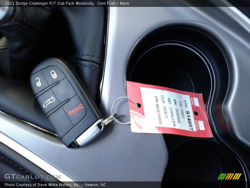 Gold Rush / Black 2021 Dodge Challenger R/T Scat Pack Widebody