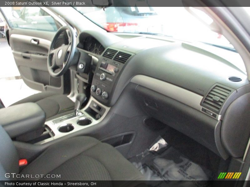 Silver Pearl / Black 2008 Saturn Outlook XE