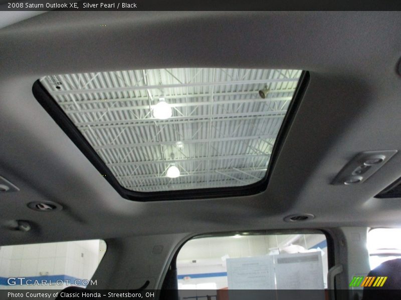Silver Pearl / Black 2008 Saturn Outlook XE
