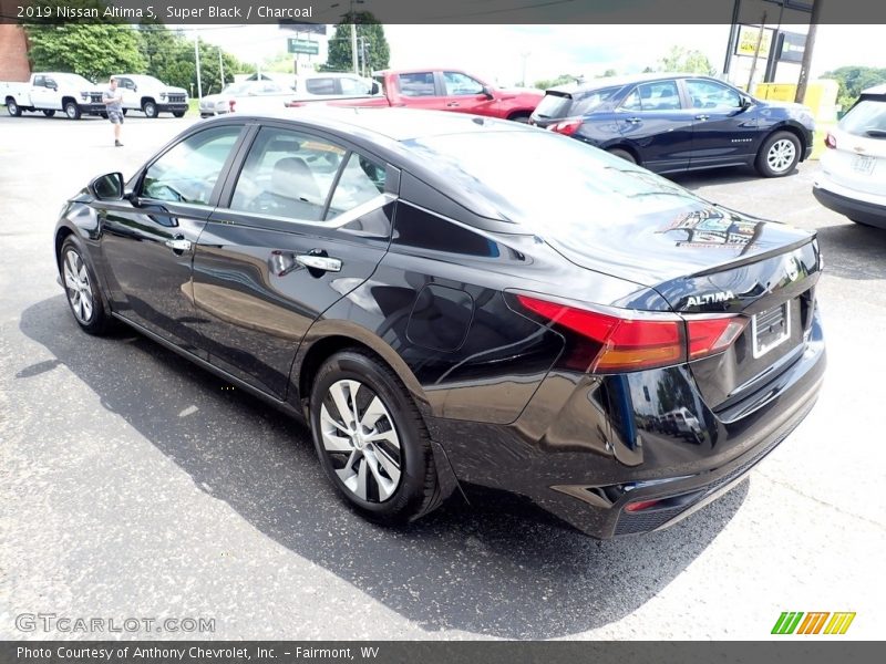 Super Black / Charcoal 2019 Nissan Altima S