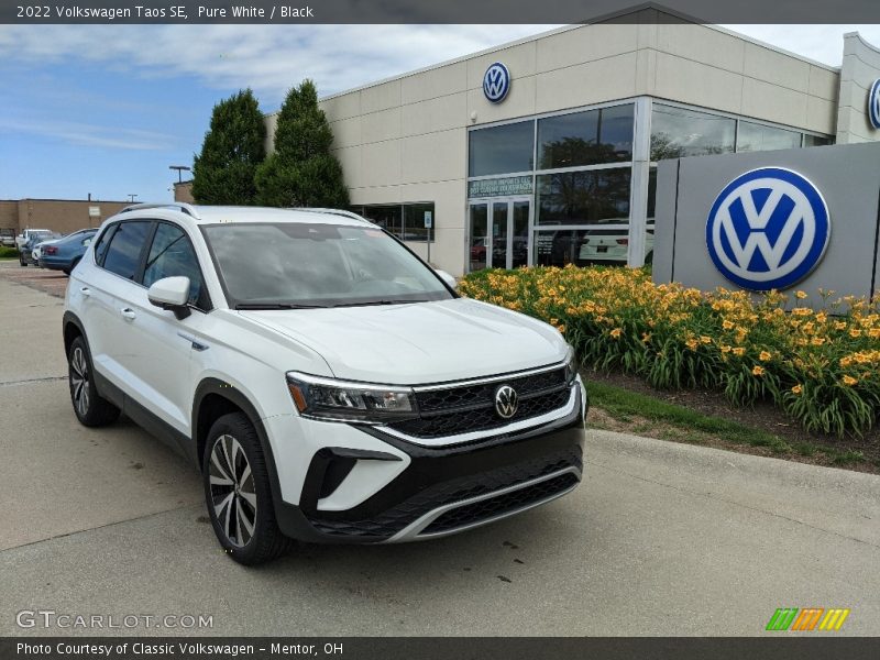 Front 3/4 View of 2022 Taos SE