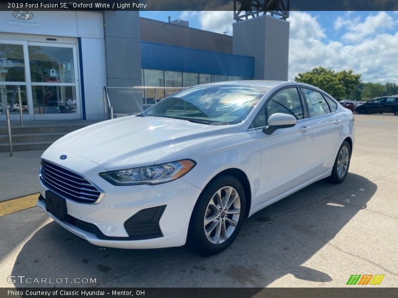 Oxford White / Light Putty 2019 Ford Fusion SE