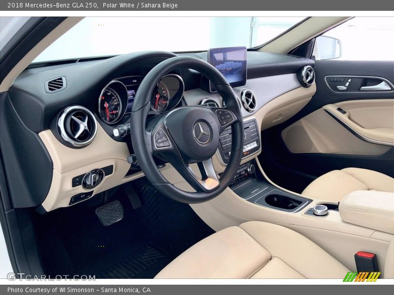 Polar White / Sahara Beige 2018 Mercedes-Benz GLA 250