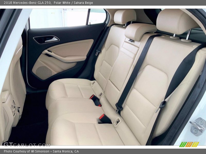 Polar White / Sahara Beige 2018 Mercedes-Benz GLA 250