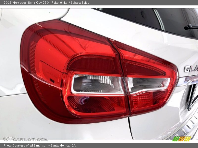 Polar White / Sahara Beige 2018 Mercedes-Benz GLA 250