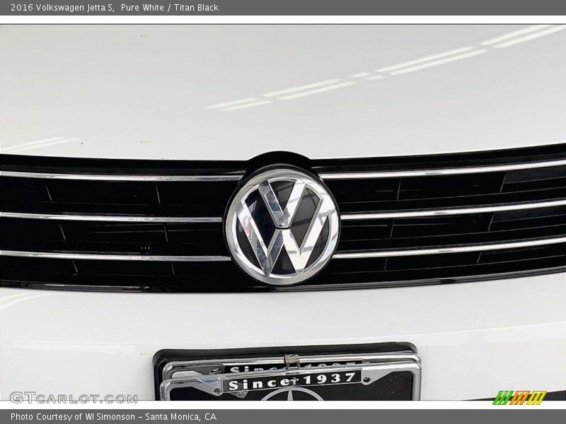 Pure White / Titan Black 2016 Volkswagen Jetta S