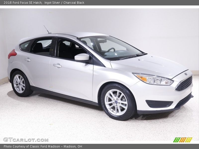 Ingot Silver / Charcoal Black 2018 Ford Focus SE Hatch