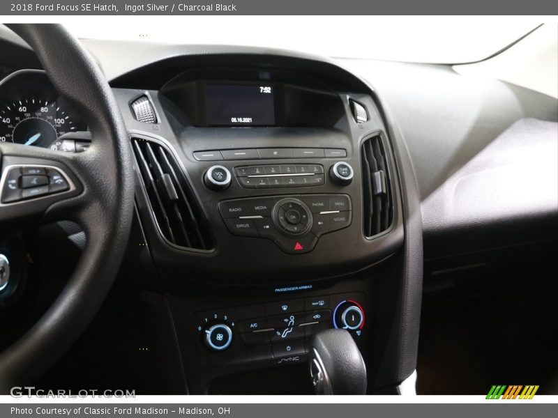 Ingot Silver / Charcoal Black 2018 Ford Focus SE Hatch