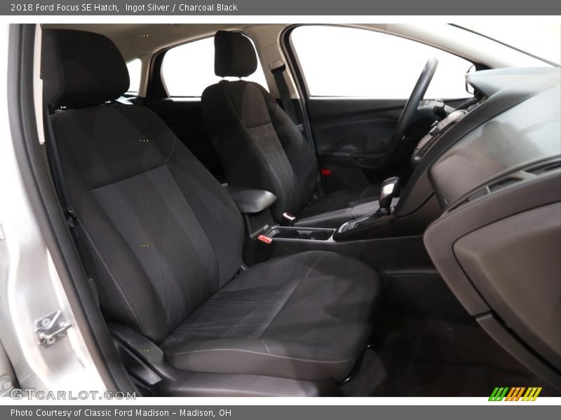 Ingot Silver / Charcoal Black 2018 Ford Focus SE Hatch