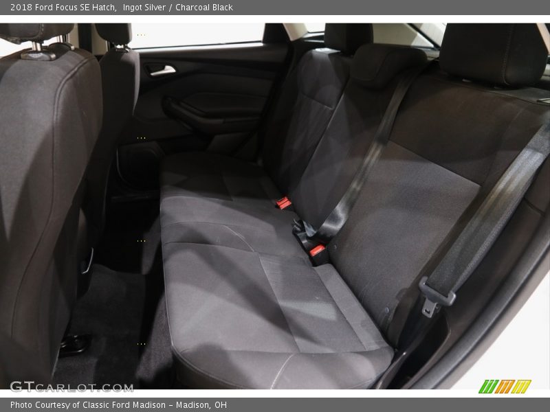 Ingot Silver / Charcoal Black 2018 Ford Focus SE Hatch