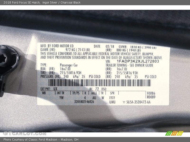 Ingot Silver / Charcoal Black 2018 Ford Focus SE Hatch