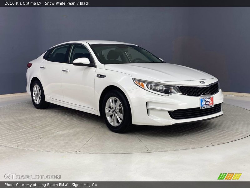 Front 3/4 View of 2016 Optima LX