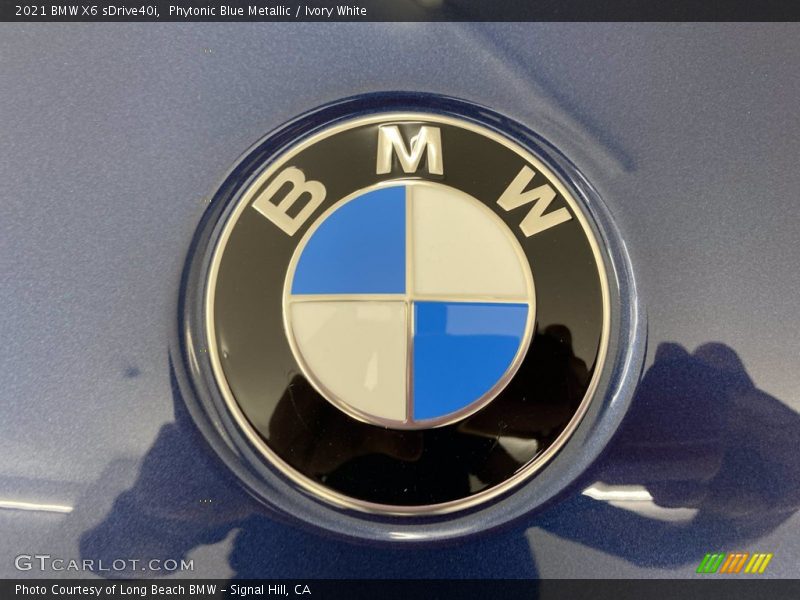 Phytonic Blue Metallic / Ivory White 2021 BMW X6 sDrive40i