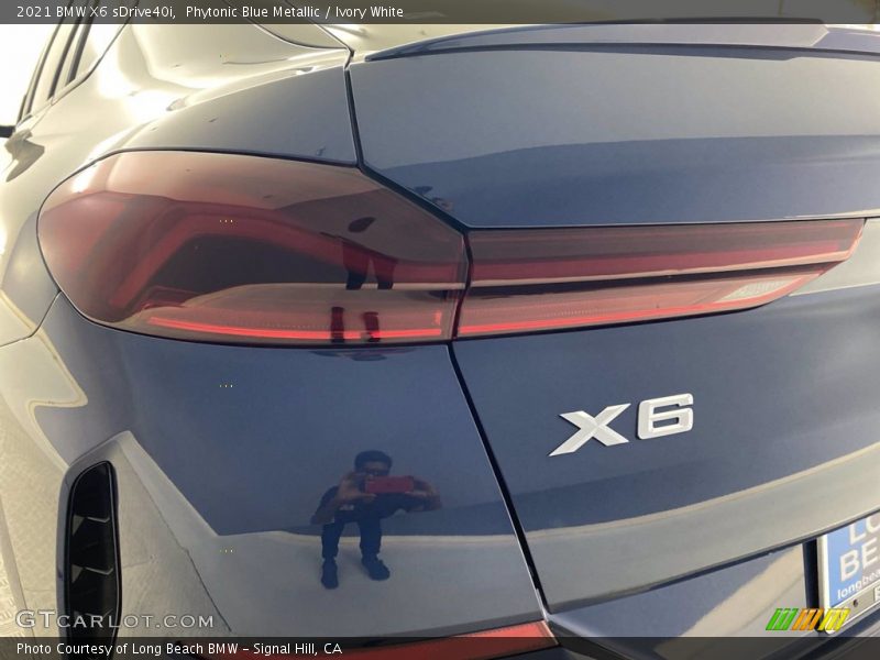 Phytonic Blue Metallic / Ivory White 2021 BMW X6 sDrive40i