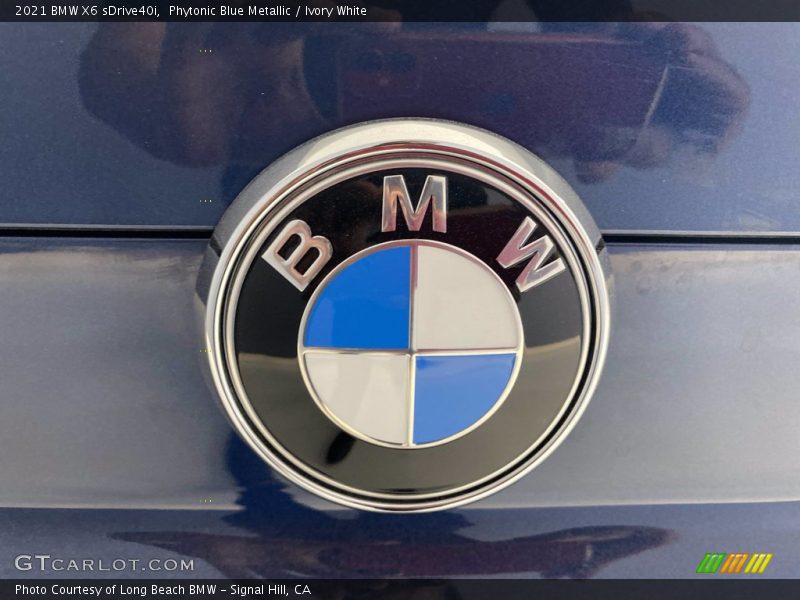 Phytonic Blue Metallic / Ivory White 2021 BMW X6 sDrive40i