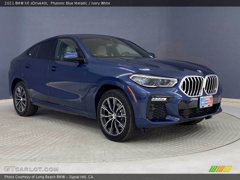 Front 3/4 View of 2021 X6 sDrive40i