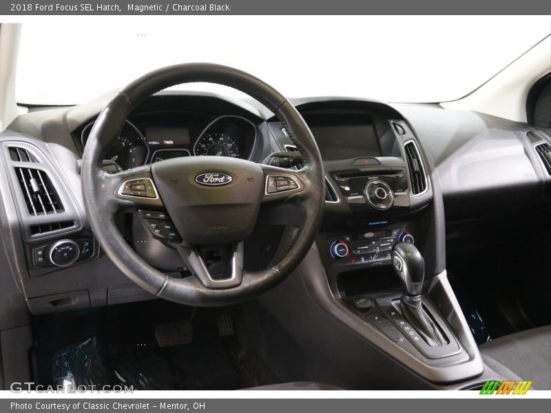 Magnetic / Charcoal Black 2018 Ford Focus SEL Hatch