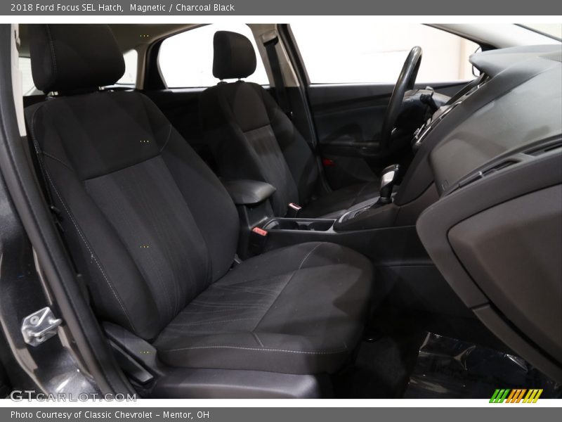 Magnetic / Charcoal Black 2018 Ford Focus SEL Hatch
