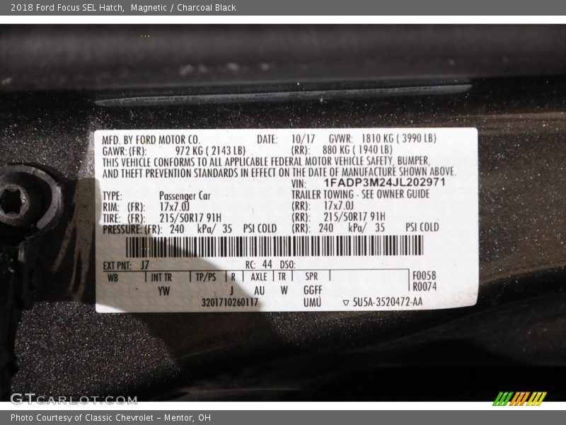 Magnetic / Charcoal Black 2018 Ford Focus SEL Hatch