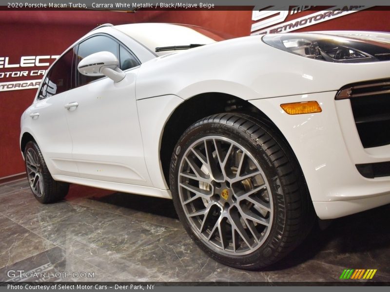 Carrara White Metallic / Black/Mojave Beige 2020 Porsche Macan Turbo