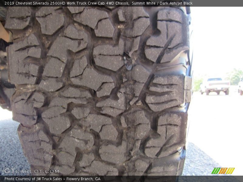 Summit White / Dark Ash/Jet Black 2019 Chevrolet Silverado 2500HD Work Truck Crew Cab 4WD Chassis