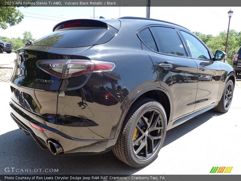 Vulcano Black Metallic / Black 2021 Alfa Romeo Stelvio Ti AWD