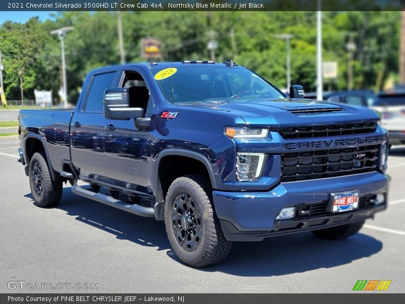Front 3/4 View of 2021 Silverado 3500HD LT Crew Cab 4x4