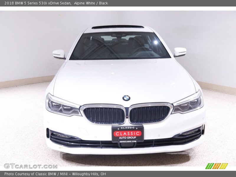 Alpine White / Black 2018 BMW 5 Series 530i xDrive Sedan