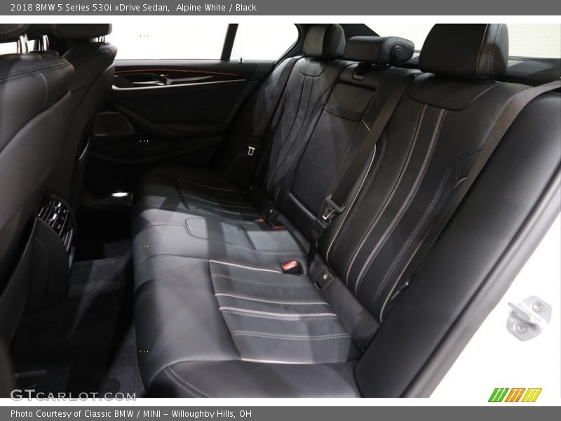 Alpine White / Black 2018 BMW 5 Series 530i xDrive Sedan