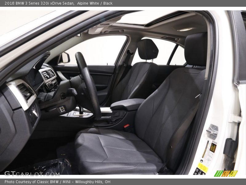 Alpine White / Black 2018 BMW 3 Series 320i xDrive Sedan
