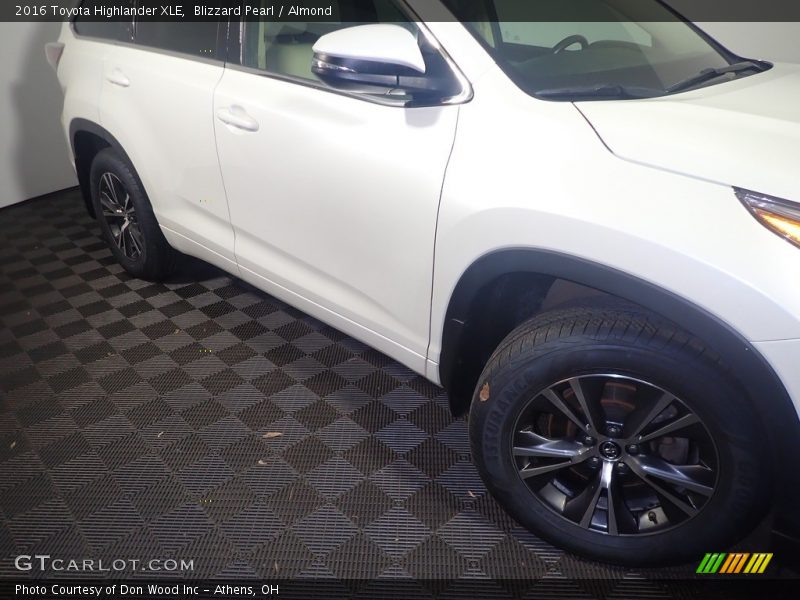 Blizzard Pearl / Almond 2016 Toyota Highlander XLE