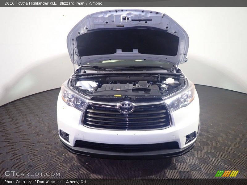 Blizzard Pearl / Almond 2016 Toyota Highlander XLE