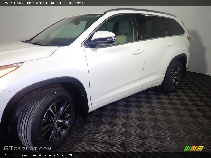 Blizzard Pearl / Almond 2016 Toyota Highlander XLE