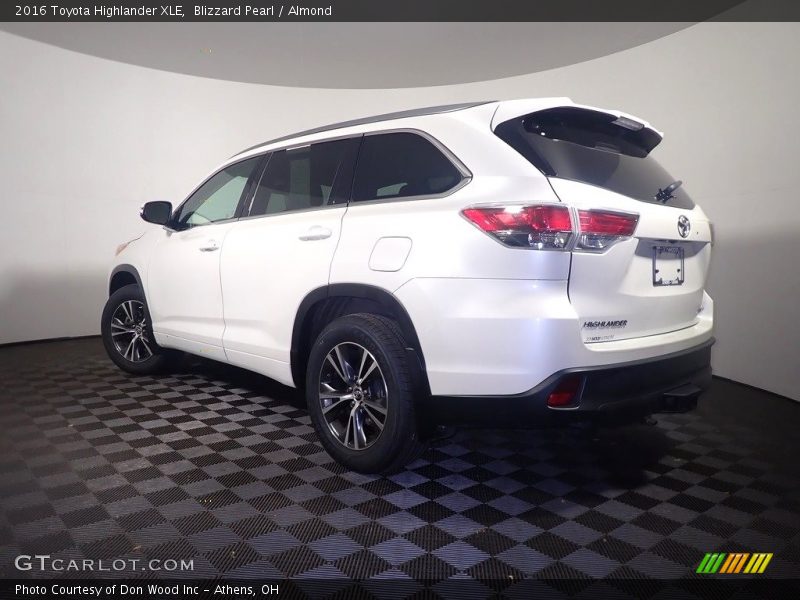 Blizzard Pearl / Almond 2016 Toyota Highlander XLE