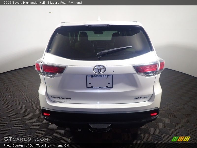 Blizzard Pearl / Almond 2016 Toyota Highlander XLE