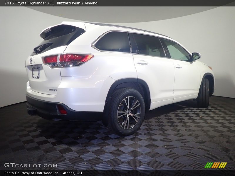 Blizzard Pearl / Almond 2016 Toyota Highlander XLE