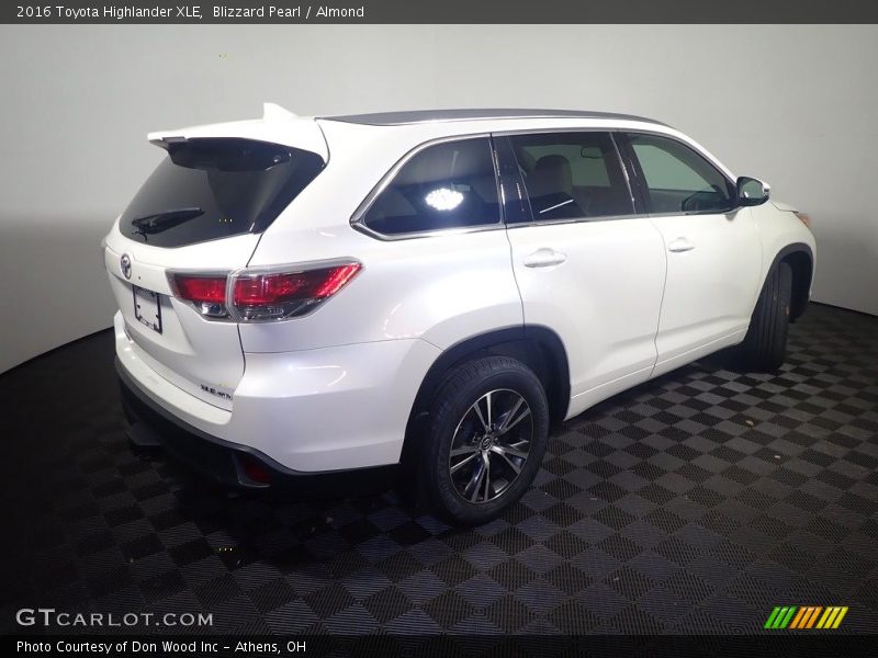 Blizzard Pearl / Almond 2016 Toyota Highlander XLE