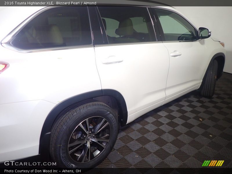 Blizzard Pearl / Almond 2016 Toyota Highlander XLE