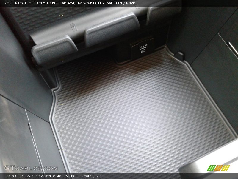 Ivory White Tri-Coat Pearl / Black 2021 Ram 1500 Laramie Crew Cab 4x4