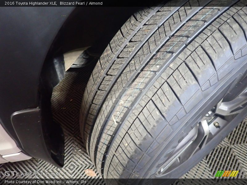 Blizzard Pearl / Almond 2016 Toyota Highlander XLE