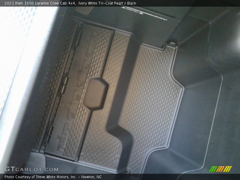 Ivory White Tri-Coat Pearl / Black 2021 Ram 1500 Laramie Crew Cab 4x4