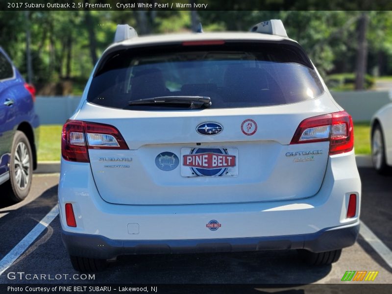 Crystal White Pearl / Warm Ivory 2017 Subaru Outback 2.5i Premium