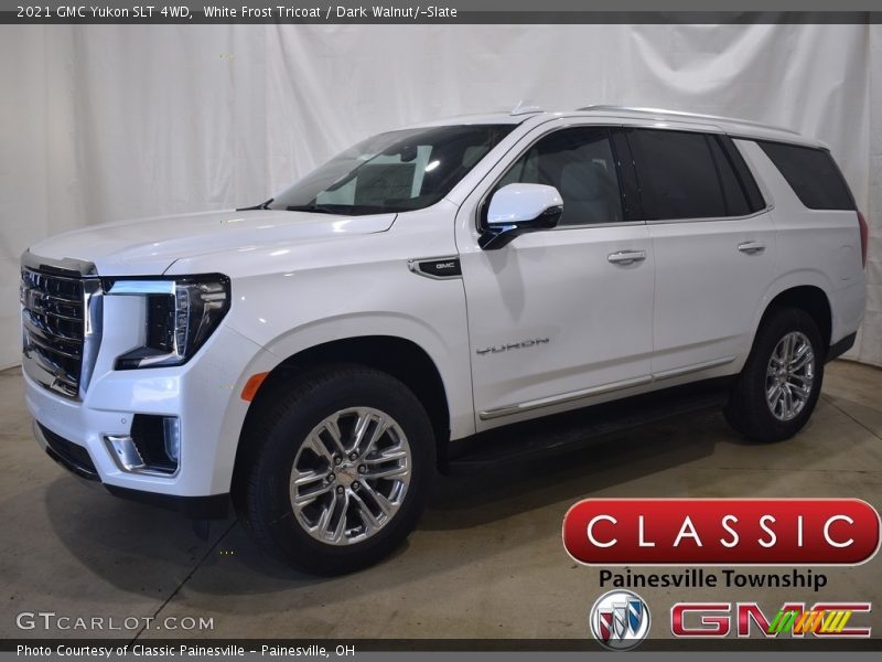White Frost Tricoat / Dark Walnut/­Slate 2021 GMC Yukon SLT 4WD