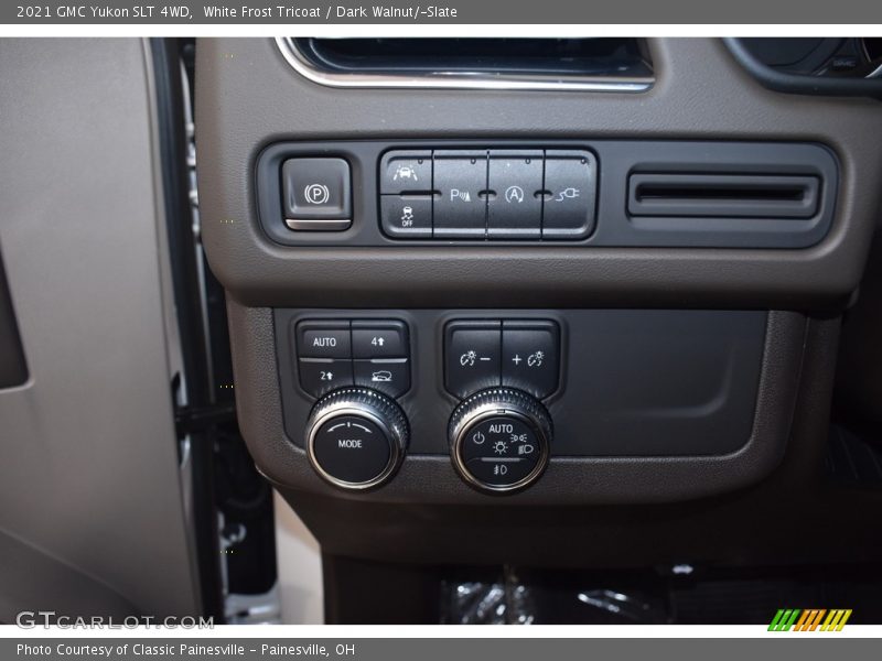 White Frost Tricoat / Dark Walnut/­Slate 2021 GMC Yukon SLT 4WD